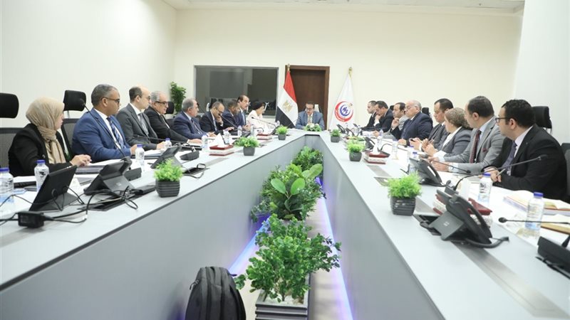 اجتماع وزير الصحة