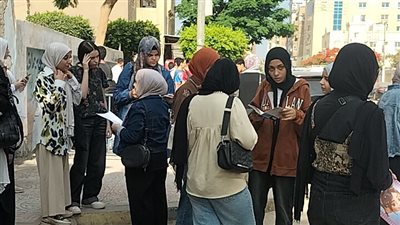 ضبط طالب يقوم بتصوير امتحان الدراسات للشهادة الإعدادية بمدرسة بالمنوفية 