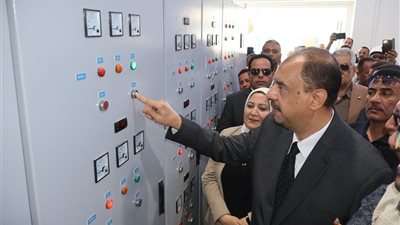 بعد تطويرها.. محافظ سوهاج يطلق بدء التشغيل التجريبي لمحطة مياه المحزمين