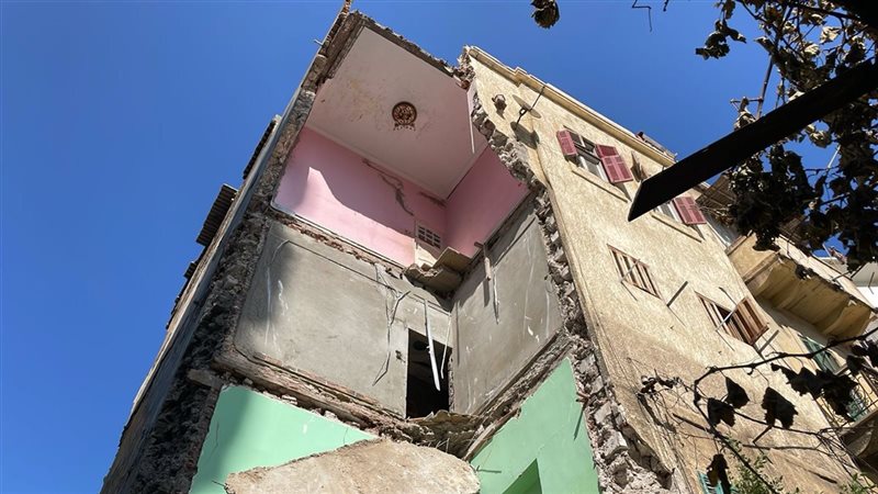 انهيار عقار باللبان