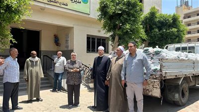 وكيل أوقاف الفيوم يسلم 2000 شنطة من السلع الغذائية لأسر الأولى بالرعاية 