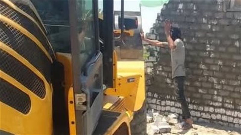 إزالة تعد على أرض