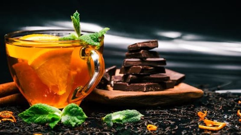 الشاي مع الشوكولاتة