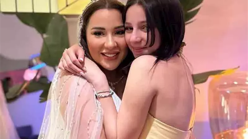 أسما شيريف منير وأبنتها