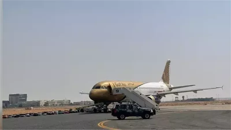 الطائرة بعد هبوطها