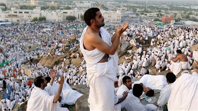 الحجاج غير المتعجلين يكملون رمي الجمرات في مشعر منى اليوم