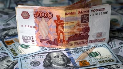 صعود مفاجئ للروبل الروسي وسط  تحديات العقوبات الغربية