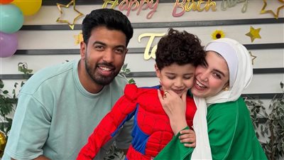 المطرب أحمد المغيني يعلن انفصاله عن زوجته : ربنا يكتبلها الخير