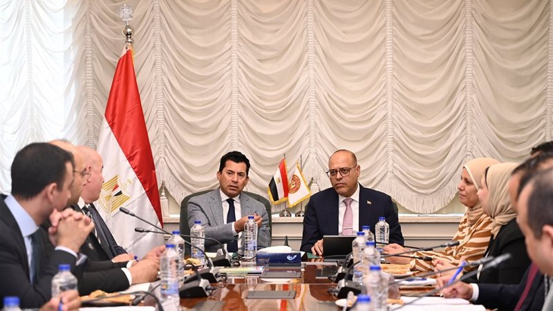 وزيرا العمل والرياضة