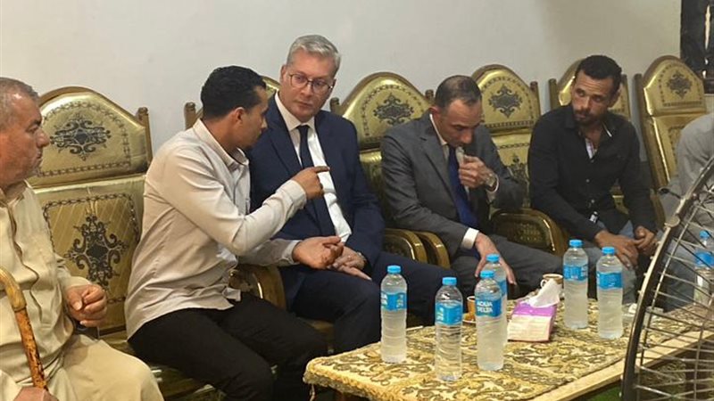 وزير البترول مع نجل