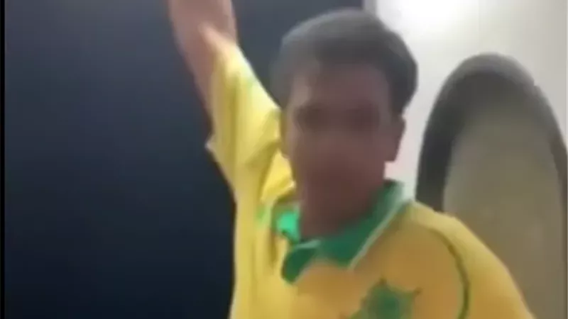 الشاب اثناء تخريب