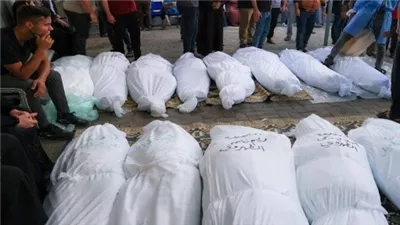 استشهاد 35 فلسطينيا بغزة في ضربات إسرائيلية قرب موقع للمساعدات الإنسانية
