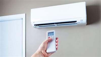 ازاي التكييف ميستهلكش كهربا.. ضغطة زر في الريموت لتفادي ارتفاع الفاتورة