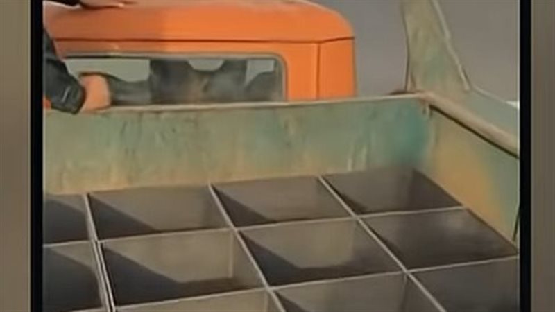 شاحنة تحمل مسيرات