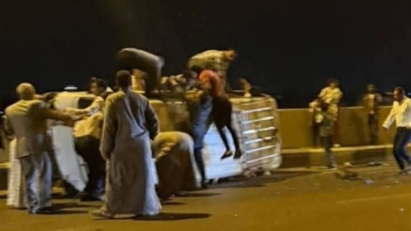 إصابة 10 أشخاص بحادث