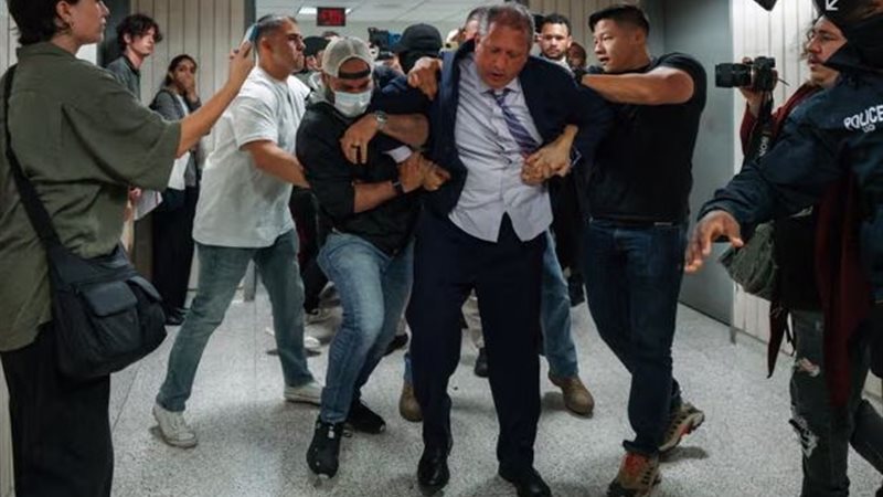 لحظة اعتقال مراقب