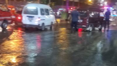 انفجار مفاجئ لماسورة مياه يقطع الطريق أمام حي العجمي