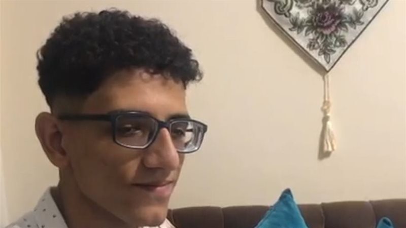 يحي احمد يتحدي مرضه