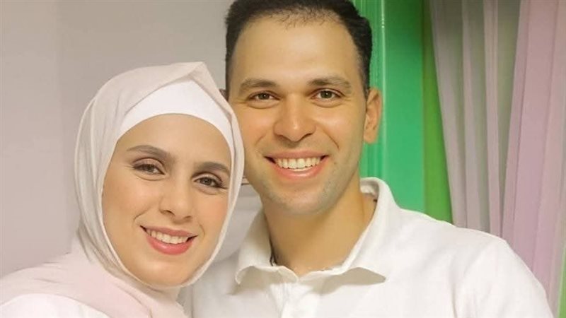 لولا وطليقها
