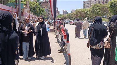 شاومينج يتداول امتحان اللغة العربية للثانوية العامة والتعليم تحقق 