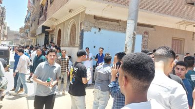 أزمة في سوهاج.. طلاب ممدرسة الحسيني أبو ضيف: استلمنا الورق متأخر نص ساعة