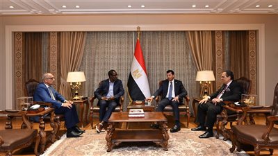 صبحي يلتقي الأمين العام للاتحاد الافريقي لكرة القدم لبحث نقل مقر كاف 