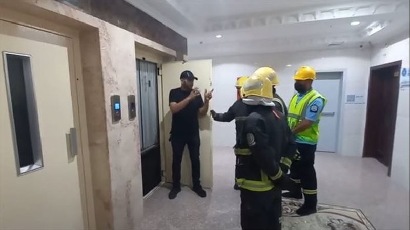 احتجاز داخل أسانسير