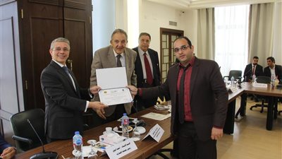 «أموى» و«الوكيل» يكرمان أوائل الدورات المتميزة للتخليص الجمركى