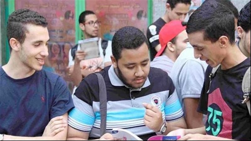 الطلاب أمام اللجان