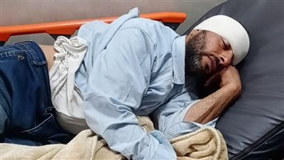 كان بيشوف شغله.. إصابة فني مزلقان بالسكة الحديد بمدينة فايد بعد التعدي عليه 