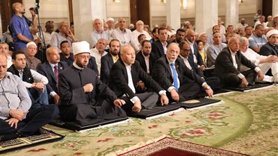 وزير الأوقاف ومحافظ القاهرة يشهدان صلاة الجمعة من مسجد السيدة النفيسة 