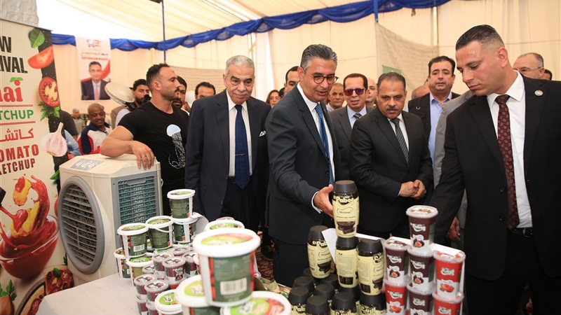 وزير التموين يفتتح