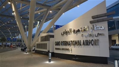 صقور الجمارك تحبط محاولة تهريب 300 عقرب وثعبان بمطار القاهرة