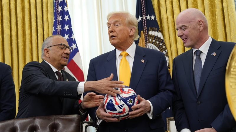 ترامب ورئيس الفيفا