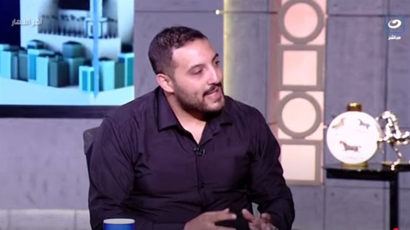الناقد الفني خالد