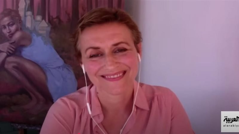 الفنانة التشكيلية