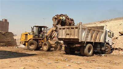 محافظة الجيزة ترفع 850 طن مخلفات من انفاق الريس والمكرونة ببولاق الدكرور 