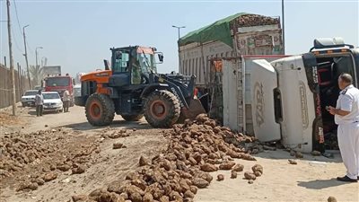 إعادة الحركة المرورية على الطريق الزراعي بالقليوبية بعد رفع آثار حادث 
