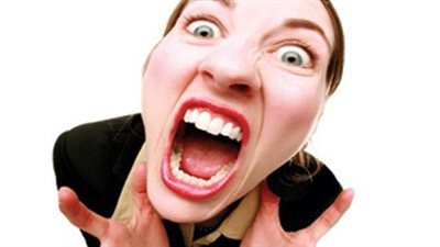 طريقة التعامل مع المديرة المتسلطة بذكاء وثقة دون خسائر
