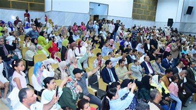 نائب محافظ سوهاج يشهد حفل تكريم أوائل الشهادة الإعدادية بمركز إعداد القادة