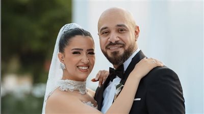 نورهان أبو بكر بإطلالة أنيقة في حفل زفافها على الكاتب محمد صادق 