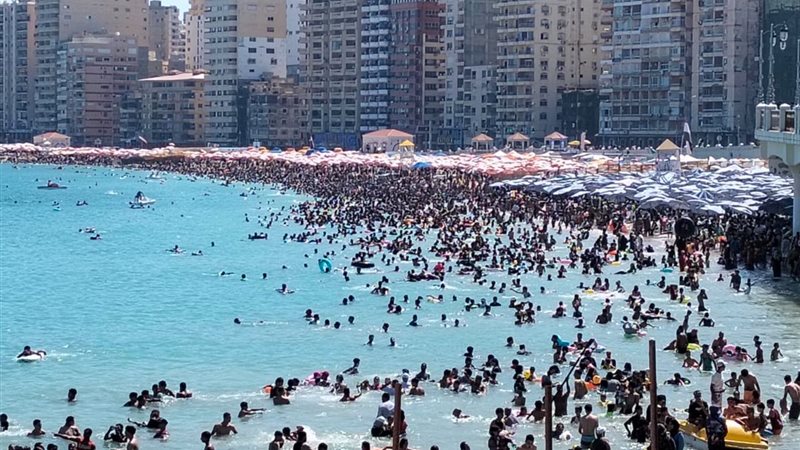 اقبال علي شواطئ الإسكندرية