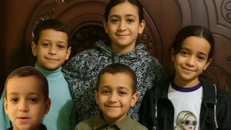صورة الاطفال الخمسة