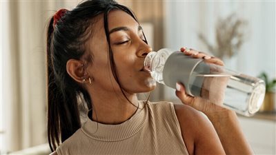 أضرار عدم شرب الماء في الصيف  مخاطر صامتة تهدد صحتك الجسدية والنفسية
