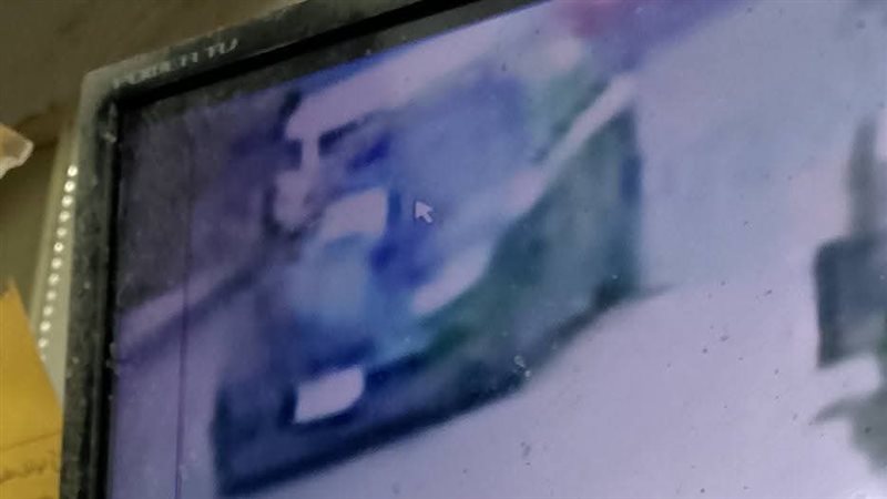 السيارة عليها شخص
