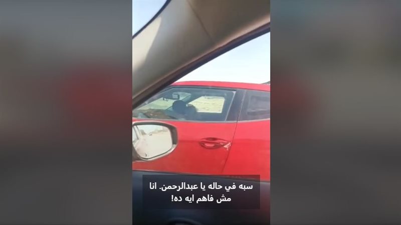 طفل يقود سيارة
