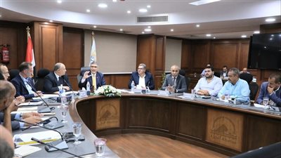 نائب محافظ الجيزة يتفقد موقف السرفيس الحضاري بمدينة الصف