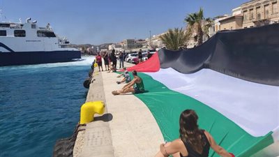 احتجاج مؤيد لفلسطين يمنع نزول 2000 إسرائيلي في جزيرة يونانية