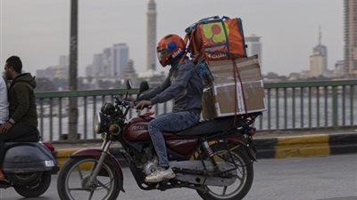 وفاة عامل دليفري سقط من الطابق الثالث أثناء دخوله شقة بأكتوبر 