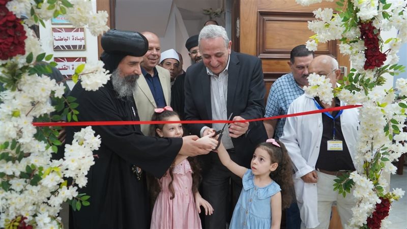 محافظ الغربية ومطران